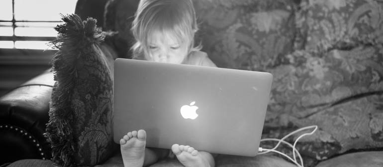 We zien door de beeldschermen het bos niet meer